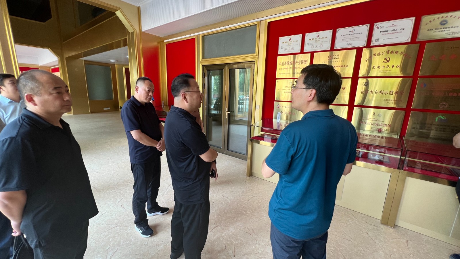 1762941977575161.jpg 1762941977575161.jpg